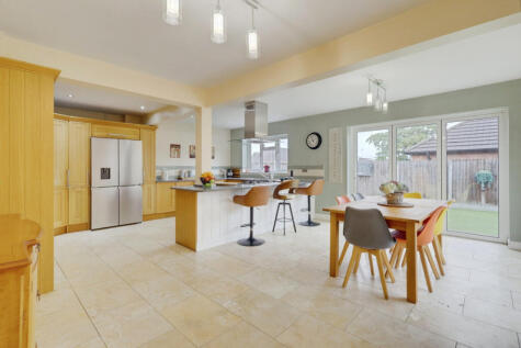 Hazlemere Road, Benfleet, SS7