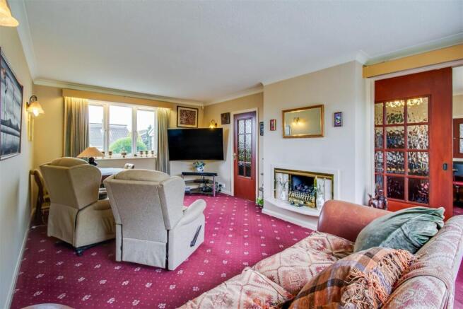5 bed Detached for sale Image 7