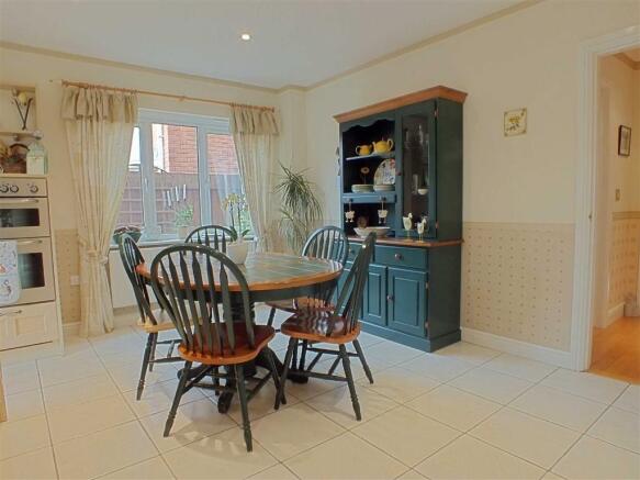 KITCHEN/BREAKFAST RO