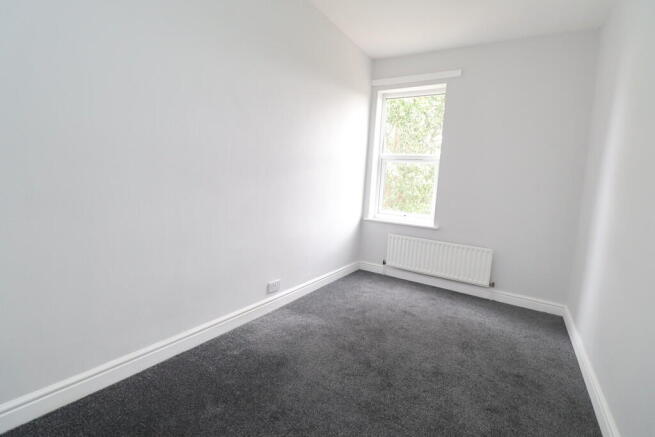 2 bed Terraced to rent Image 6