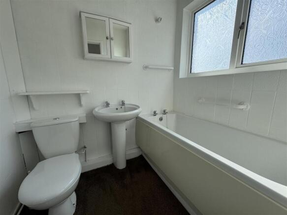 2 bed Flat for sale Image 4