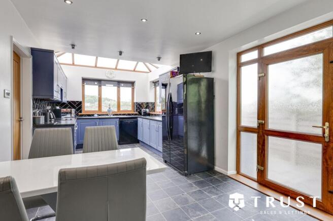 3 bed Detached for sale Image 7