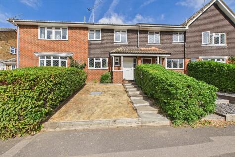 Riverside Avenue, Lightwater, Surrey, GU18