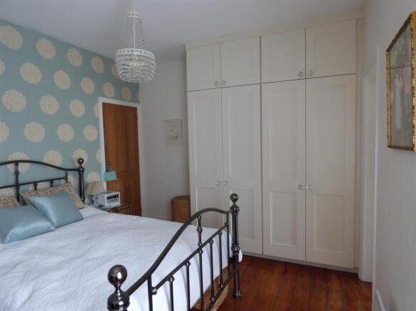12 Bedroom1b.JPG