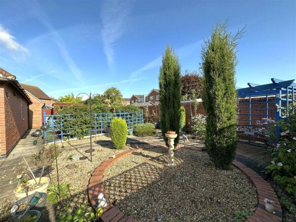 Large Side Garden 475