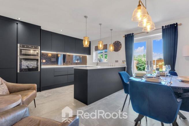 4 bed Detached for sale Image 4