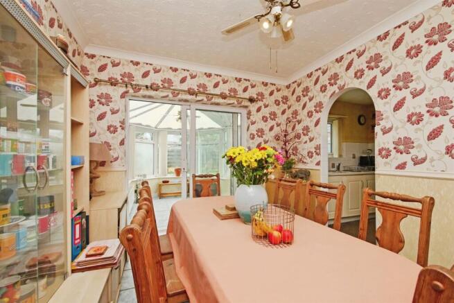 5 bed Semi-Detached for sale Image 6