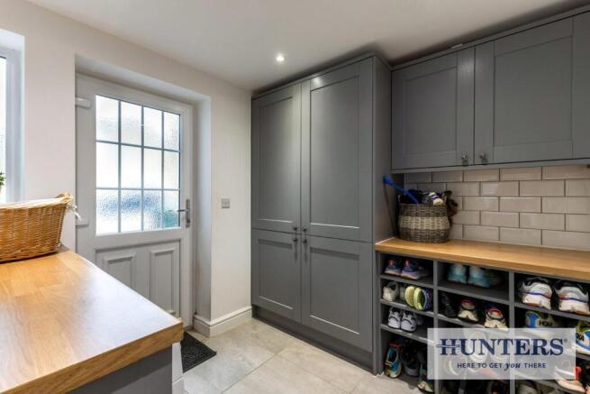 4 bed Detached for sale Image 11