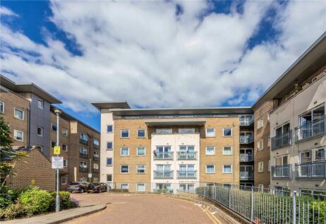 Cline Road, London, N11