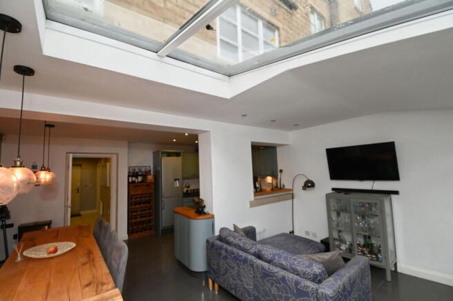 4 bed Semi-Detached for sale Image 6