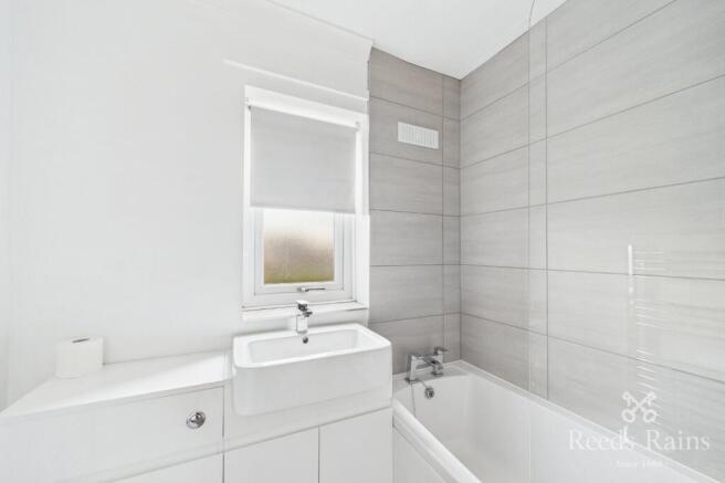2 bed Semi-Detached to rent Image 6