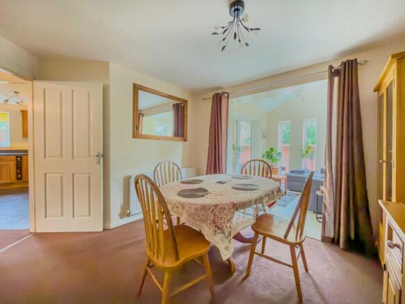 4 bed Detached for sale Image 6