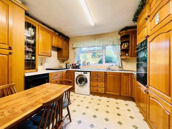 Kitchen2.jpeg