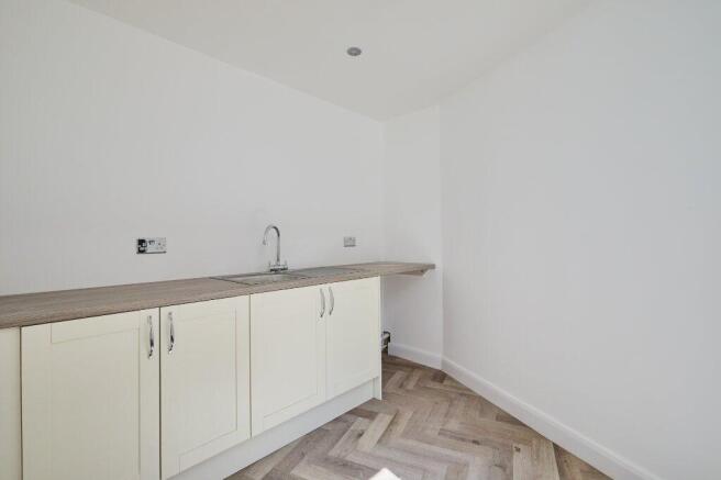 4 bed Detached for sale Image 11
