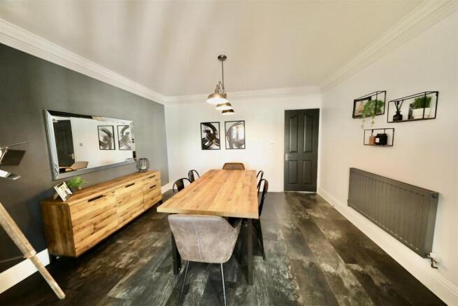 6 bed Detached for sale Image 6