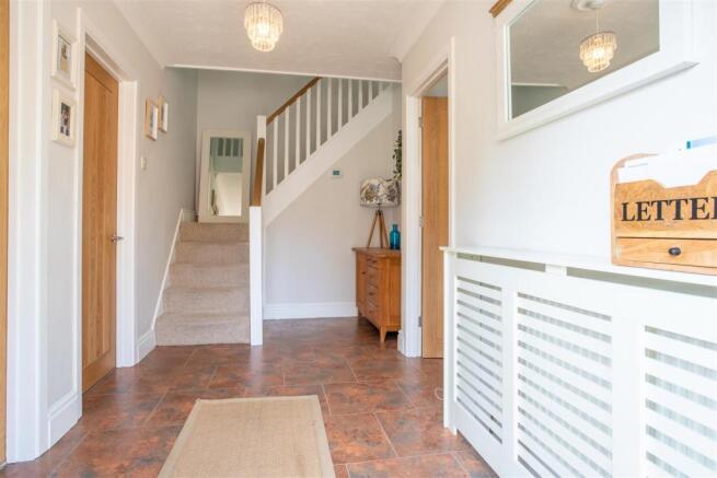 Large Spacious Entrance Hall