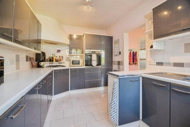 4 bed Detached for sale Image 5