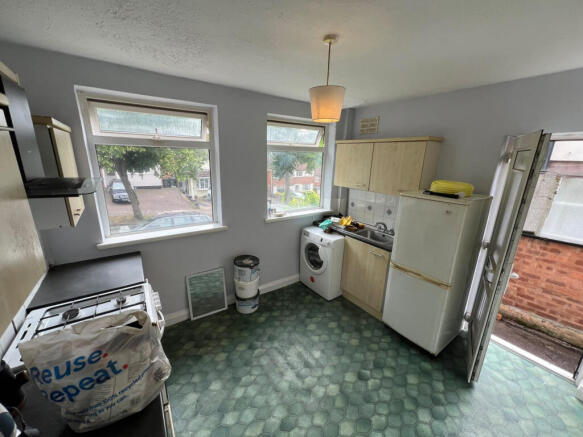 2 Bedroom Semi-Detached House TO LET