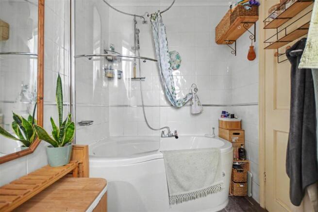 Bathroom_2.jpeg