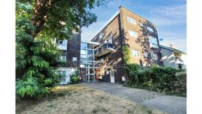 28, Tinkler Side, Basildon SS14 1LF