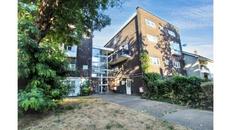 28 Tinkler Side, Basildon, Essex, SS14