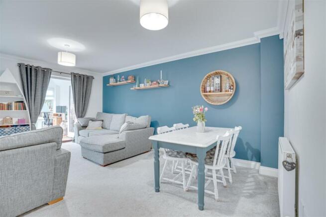 21 Ellis Gardens  Burwell-13.jpg