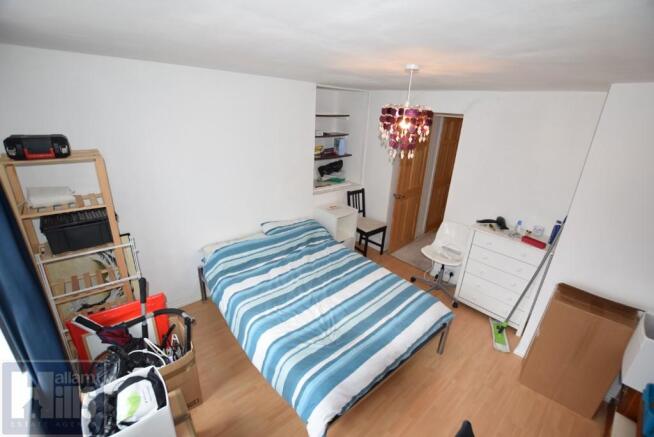 2 bed Flat to rent Image 6