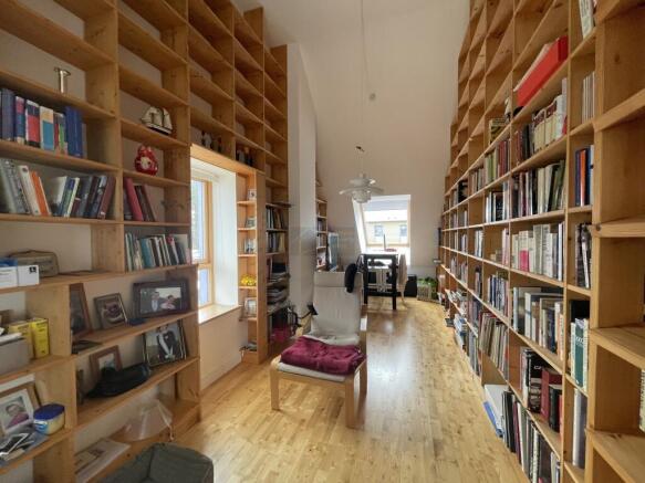 Bedroom 1b.JPG
