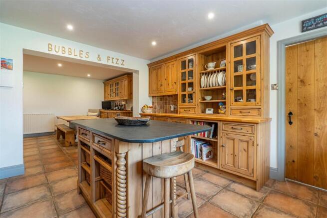 Kitchen/Breakfast Room