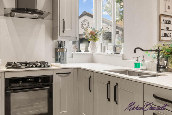 3 bed Semi-Detached for sale Image 10