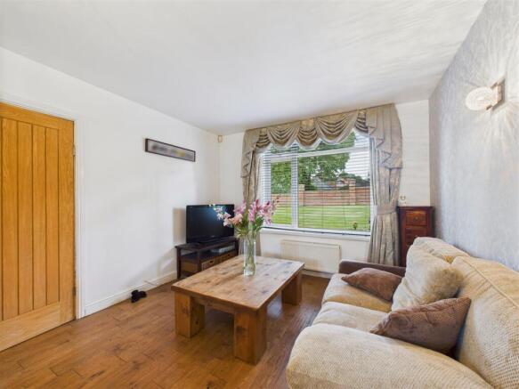 5 bed Detached for sale Image 6