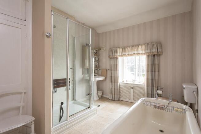 4 bed House for sale Image 10