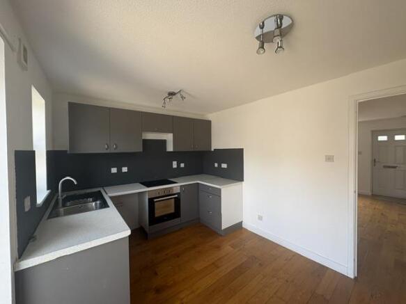 2 bed House to rent Image 4