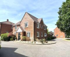 5, St Savin, Hartley Wintney, Hook RG27 8BN