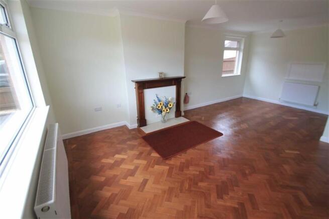 Lounge/Dining Area