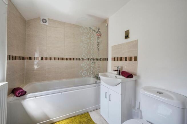 3 bed Terraced for sale Image 4