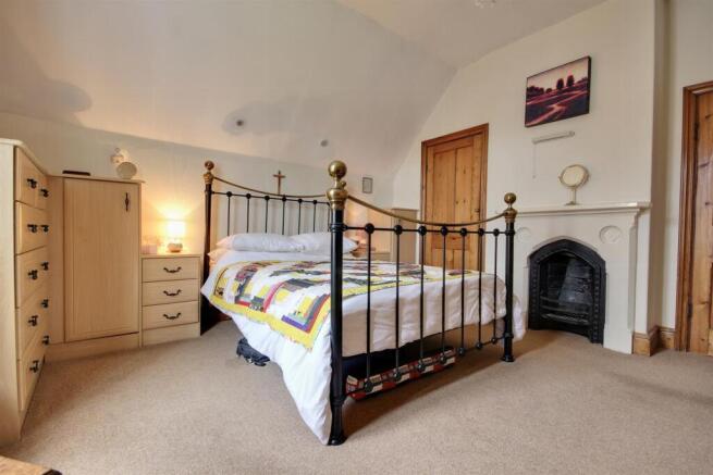 4 bed Detached for sale Image 10