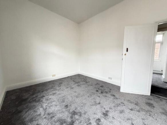 2 bed Terraced to rent Image 4