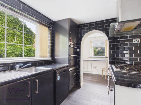4 bed Detached for sale Image 10