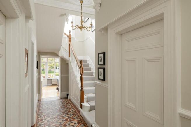 5 bed House for sale Image 10
