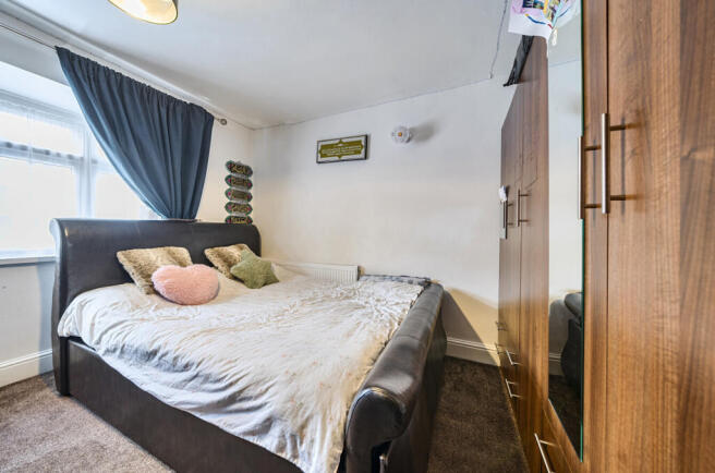 4 bed Semi-Detached for sale Image 8