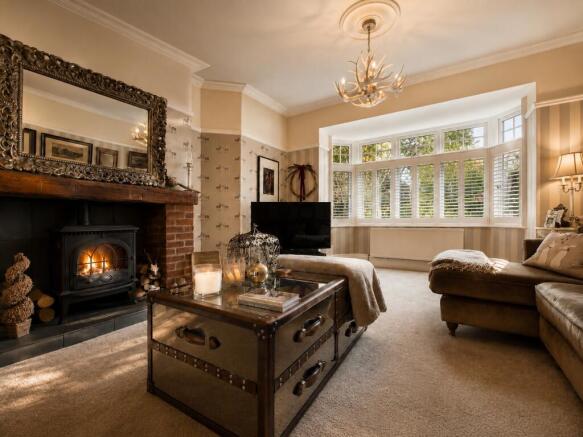 5 bed Detached for sale Image 11