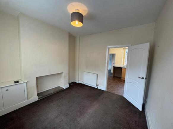 2 bed Terraced to rent Image 4