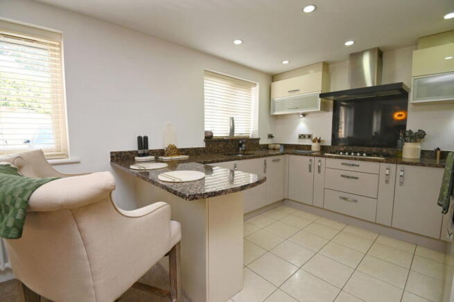 2 bed Apartment for sale Image 5