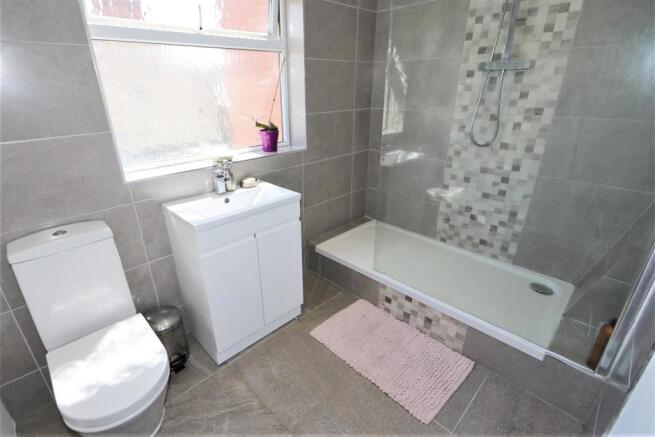 STYLISH SHOWER ROOM