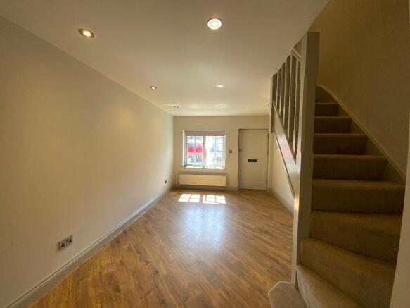 LIVING ROOM 16'3 x 9'9