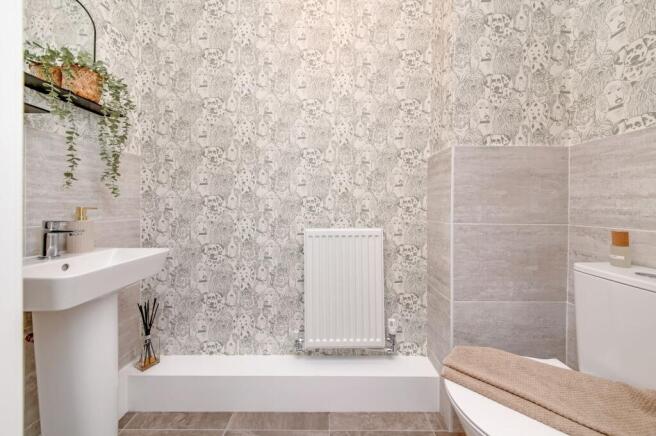 5 bed Detached for sale Image 6
