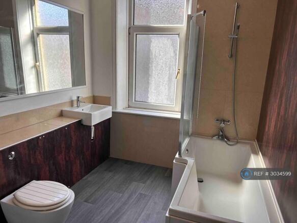 2 bed Terraced to rent Image 6
