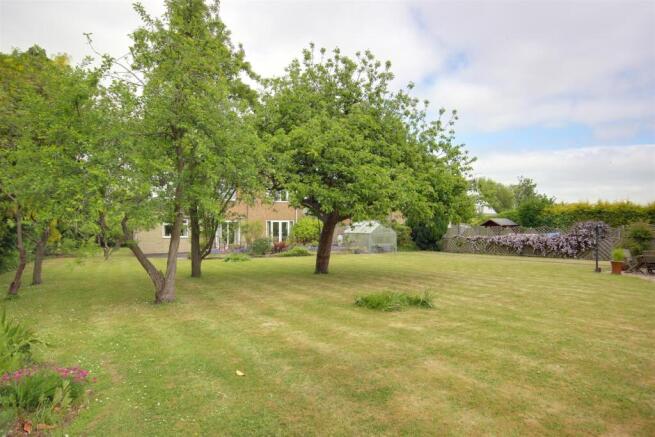 4 bed Detached for sale Image 11
