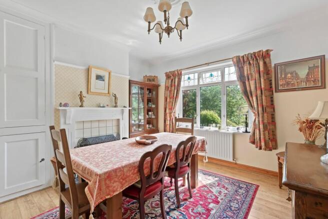 4 bed Bungalow for sale Image 8